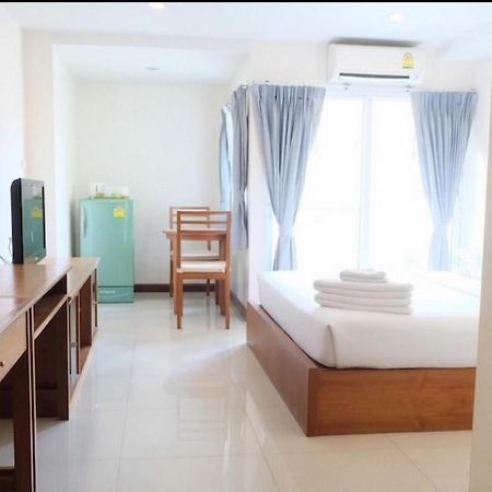 Oyo 1097 Thep Apartment Pattaja Kültér fotó
