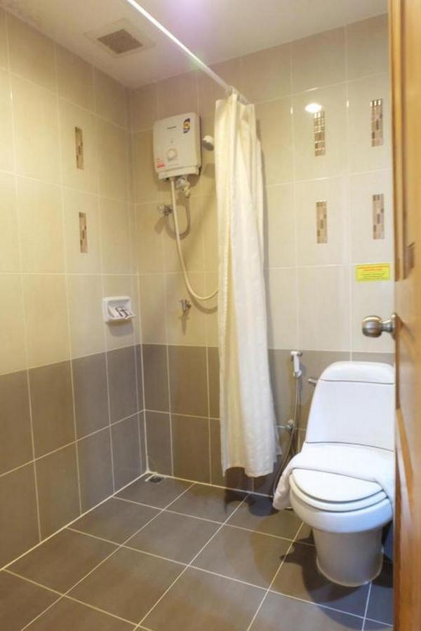 Oyo 1097 Thep Apartment Pattaja Kültér fotó