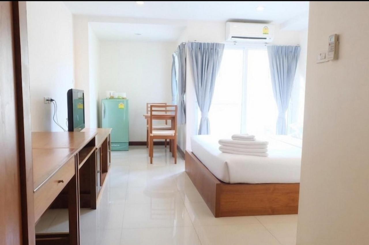 Oyo 1097 Thep Apartment Pattaja Kültér fotó
