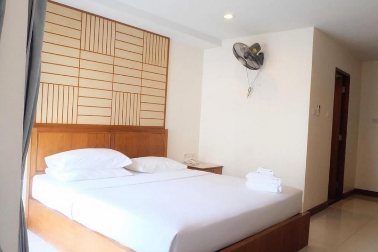 Oyo 1097 Thep Apartment Pattaja Kültér fotó