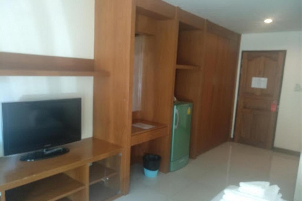 Oyo 1097 Thep Apartment Pattaja Kültér fotó